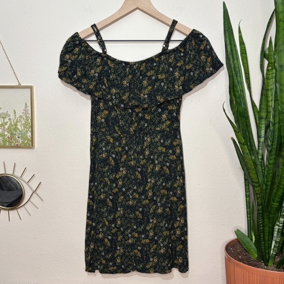 5/$15 | Mossimo | Floral Off The Shoulder Mini Dress